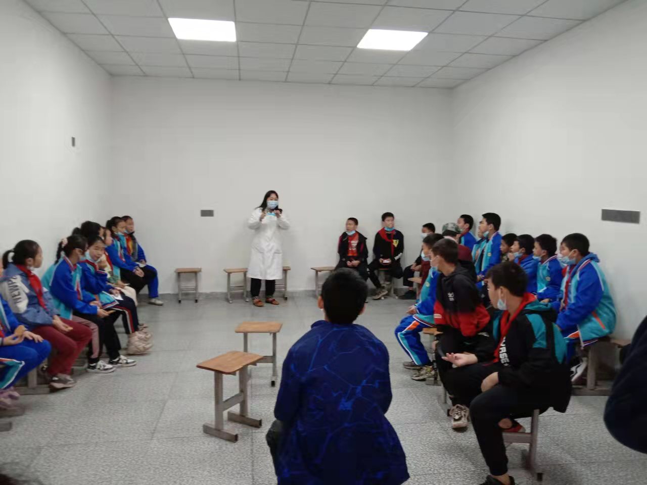 纳溪区仙镇中心小学全校学生注射新冠病毒疫苗(图2)