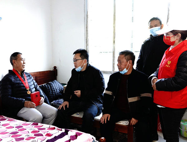  爱 老 敬 老—古蔺县手拉手爱心协会暖冬行动侧记(图4)