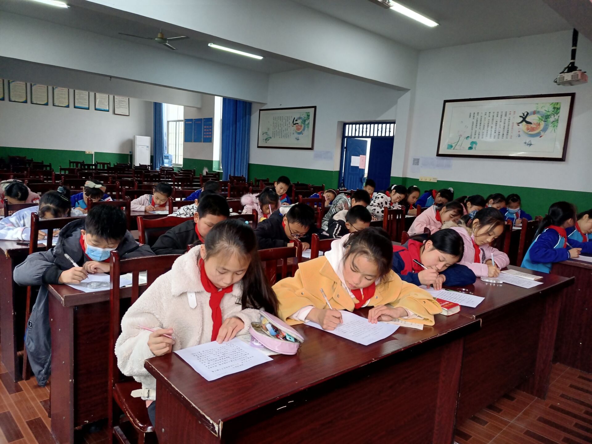 纳溪区天仙镇中心小学举行《我的校园变了》作文竞赛(图2)