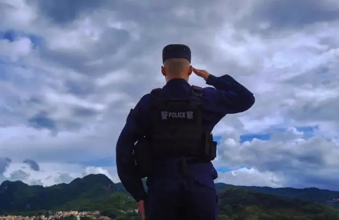 泸州公安文化人黄建军 一道跨界的彩虹