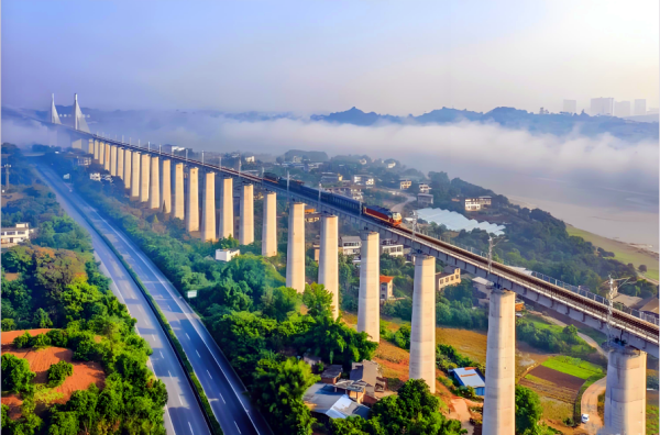 隆泸叙铁路正式通车 打通四川南向出海最短货运通道