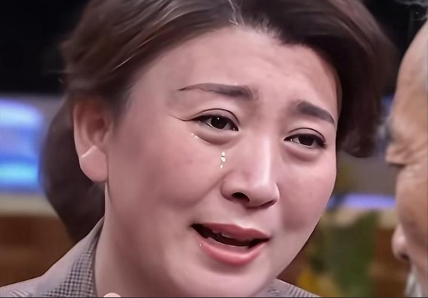 闫学晶直播“炫富”引争议 包容差异，拒绝过激抵制