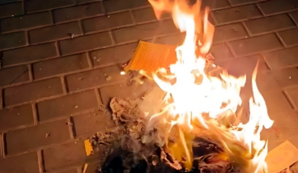 纸火寄远 不忘先人  春节我们为什么要烧纸