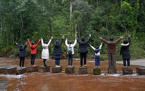 林深见影 一镜钟情——古蔺黄荆老林守山人成林(图4) baf9916c659c744963d80dcc7563ef8b.jpg