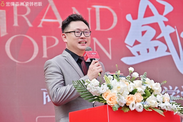 主持人耿飞与话筒背后的泸州故事(图6) 微信图片_20260330114533_5_6833.jpg