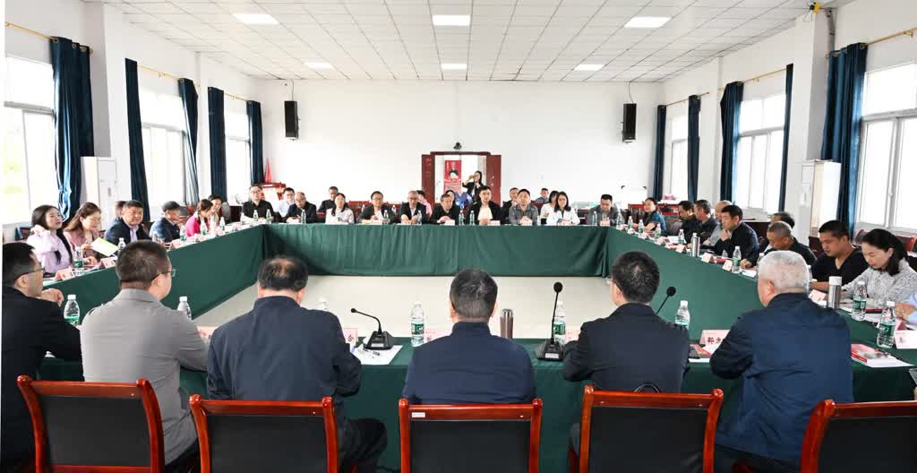 扎根酒城沃土 创作多元向好——泸州市作协小说创作暨邵忠奇《满叔和他的矿山》作品研讨会侧记(图7)