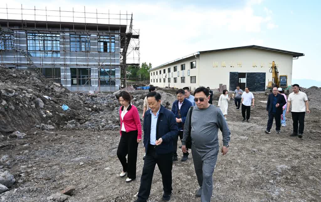 扎根酒城沃土 创作多元向好——泸州市作协小说创作暨邵忠奇《满叔和他的矿山》作品研讨会侧记(图11)