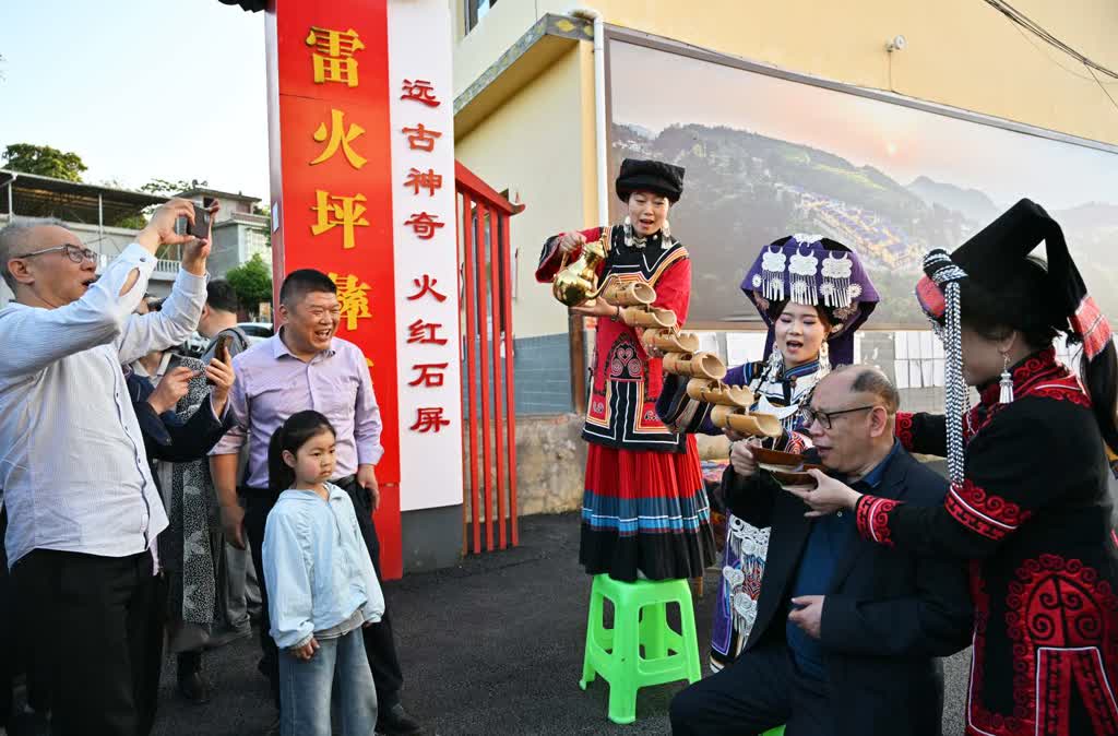 扎根酒城沃土 创作多元向好——泸州市作协小说创作暨邵忠奇《满叔和他的矿山》作品研讨会侧记(图12)