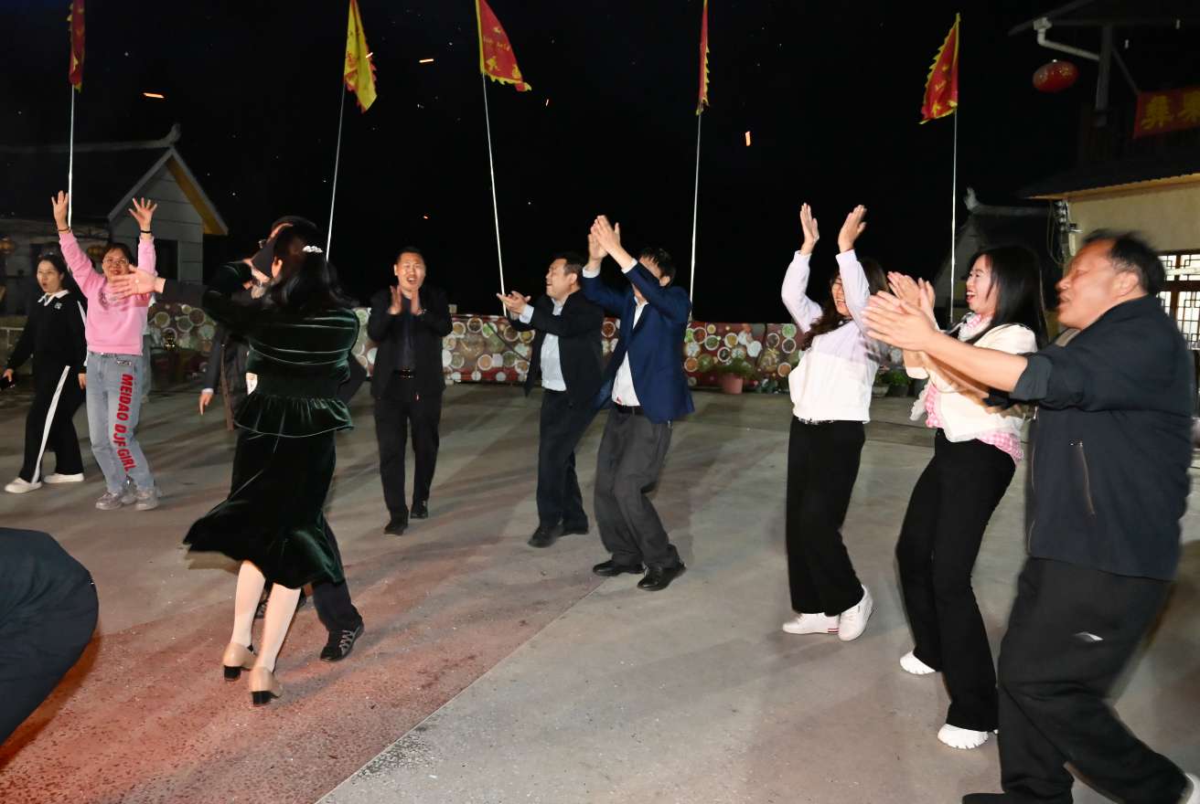 扎根酒城沃土 创作多元向好——泸州市作协小说创作暨邵忠奇《满叔和他的矿山》作品研讨会侧记(图17)