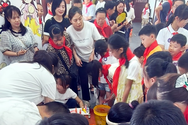 童心向党乐悠悠 古韵书香伴成长 合江将军湖村开展六一主题活动(图11) 微信图片_20260531174421_121_567.jpg