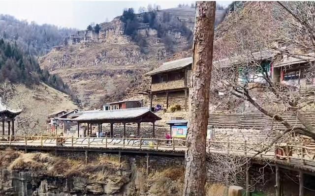 山西大山里藏着一座悬空村,600年矗立在悬崖上(图6)