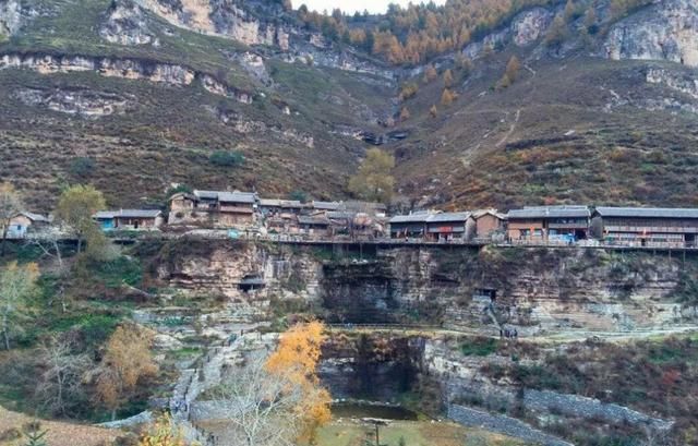 山西大山里藏着一座悬空村,600年矗立在悬崖上(图2)