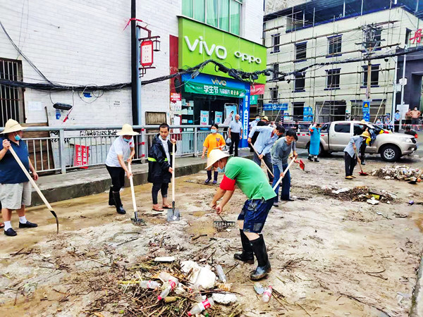 古蔺：丹桂镇遭受山洪袭击 当地干部群众英勇抗洪谱战歌(图2)