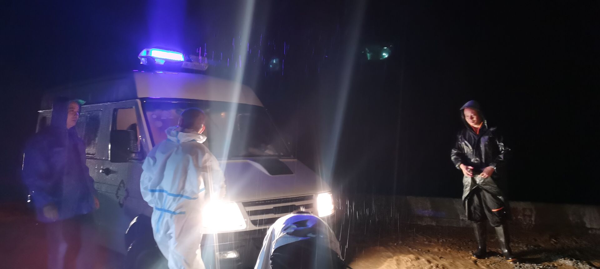 古蔺皇华镇：及时组织道路清理，助力疫苗及时送达(图3)