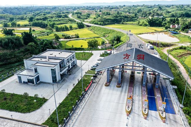 8月27日零时起 G8515荣泸高速公路正式收费运营(图2)