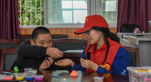 泸州供电：开展建设文明城市关爱特殊儿童志愿服务活动(图2)