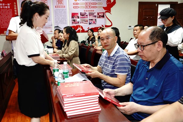 伟绩丰功万世歌 古蔺县举行《王文林烈士诞辰100周年》画册首发式(图7)