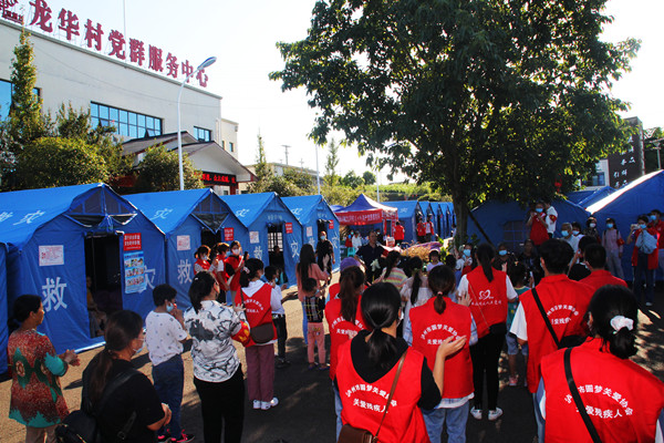 泸县地震赈灾现场 活跃着圆梦关爱志愿者身影(图7)