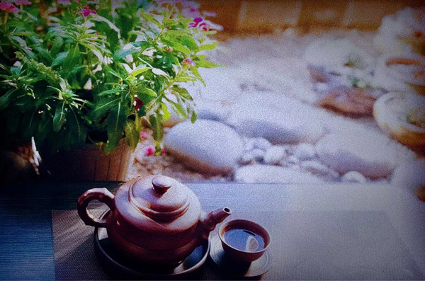 临渊读水：琥珀的月光(散文)(图1)