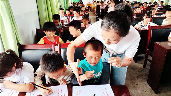 叙永县龙凤镇中心小学校2021级新生“开笔礼”仪式(图1)