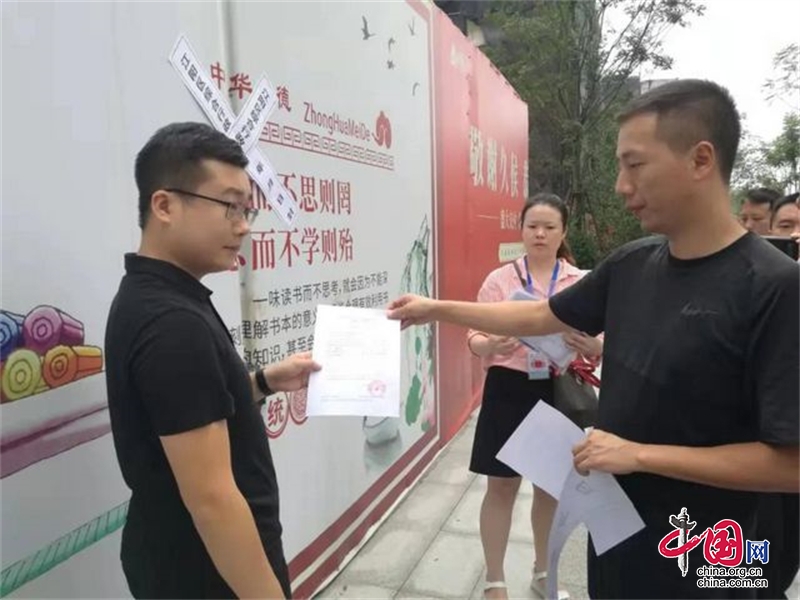 泸州：江阳区综合行政执法局查封阳光十二墅违法建设施工现场(图2)