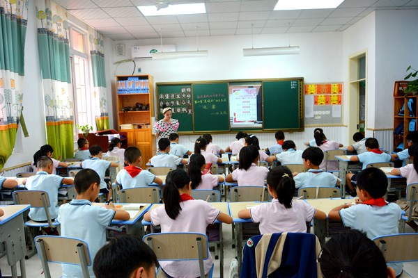 叙永县：迎国庆，千人同书社会主义核心价值观(图3)