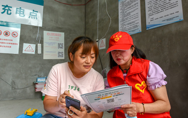 拧紧“安全阀” 泸州供电开展震后安置点隐患排查(图4)