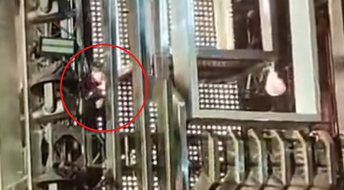 张杰演唱会电梯骤降重摔地上歌声未断 敬业精神受网友点赞(图3)